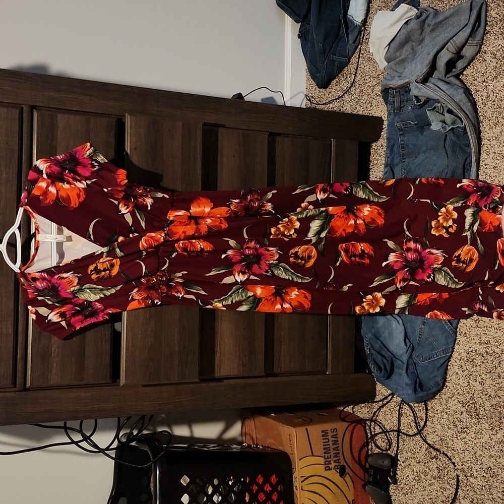 Women's maxi dress. Brand bee unique .